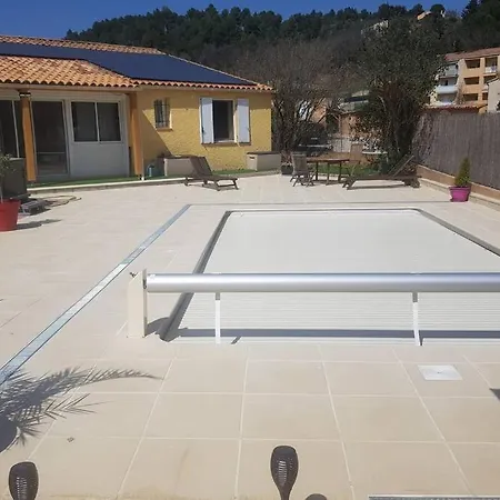 Dom wakacyjny Maison Avec Riviere, Piscine, Spa, Sauna Infrarouge,terrain Boules, Ping-pong, Volley Et Badminton *