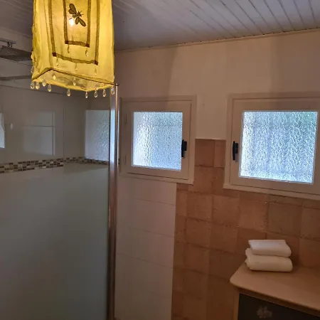Maison Avec Riviere, Piscine, Spa, Sauna Infrarouge,terrain Boules, Ping-pong, Volley Et Badminton Sainte-Tulle