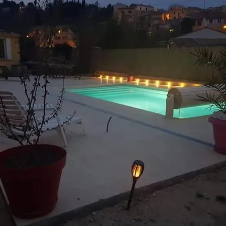Hébergement de vacances Maison Avec Rivière, Piscine, Spa, Sauna Infrarouge,terrain Boules, Ping-pong, Volley Et Badminton Sainte-Tulle