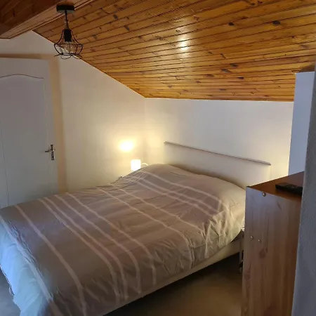 Maison Avec Rivière, Piscine, Spa, Sauna Infrarouge,terrain Boules, Ping-pong, Volley Et Badminton Hébergement de vacances *