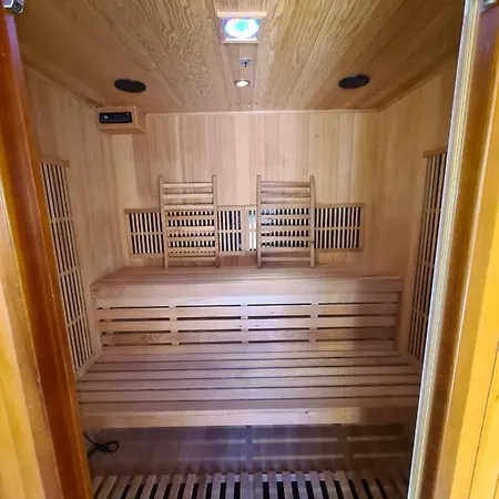 Hébergement de vacances Maison Avec Rivière, Piscine, Spa, Sauna Infrarouge,terrain Boules, Ping-pong, Volley Et Badminton