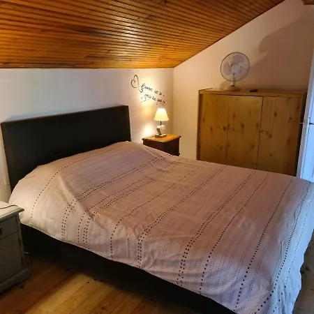 Hébergement de vacances Maison Avec Rivière, Piscine, Spa, Sauna Infrarouge,terrain Boules, Ping-pong, Volley Et Badminton Sainte-Tulle