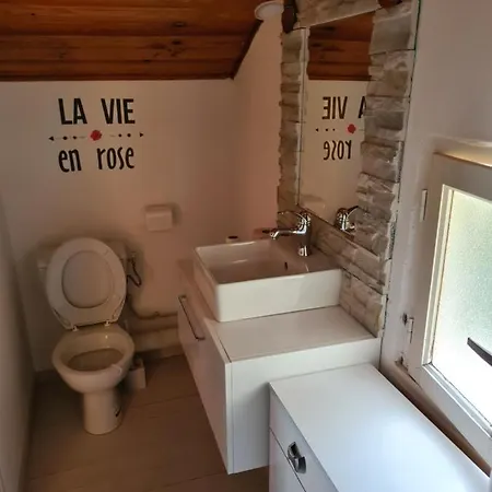 Maison Avec Rivière, Piscine, Spa, Sauna Infrarouge,terrain Boules, Ping-pong, Volley Et Badminton Sainte-Tulle