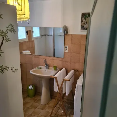 Maison Avec Rivière, Piscine, Spa, Sauna Infrarouge,terrain Boules, Ping-pong, Volley Et Badminton Hébergement de vacances *