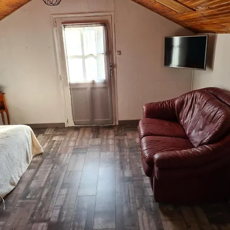 Maison Avec Rivière, Piscine, Spa, Sauna Infrarouge,terrain Boules, Ping-pong, Volley Et Badminton