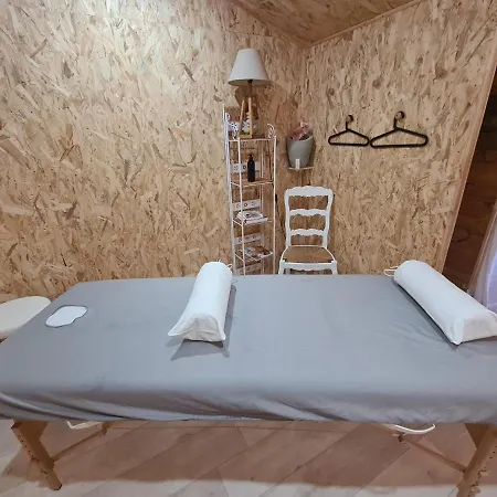 Hébergement de vacances Maison Avec Rivière, Piscine, Spa, Sauna Infrarouge,terrain Boules, Ping-pong, Volley Et Badminton