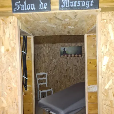 Hébergement de vacances Maison Avec Rivière, Piscine, Spa, Sauna Infrarouge,terrain Boules, Ping-pong, Volley Et Badminton *