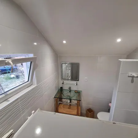 Maison Avec Rivière, Piscine, Spa, Sauna Infrarouge,terrain Boules, Ping-pong, Volley Et Badminton * Sainte-Tulle